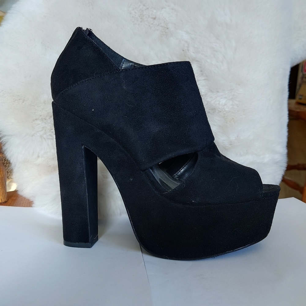 6″ black suede Charlotte Russe Jubilo heels